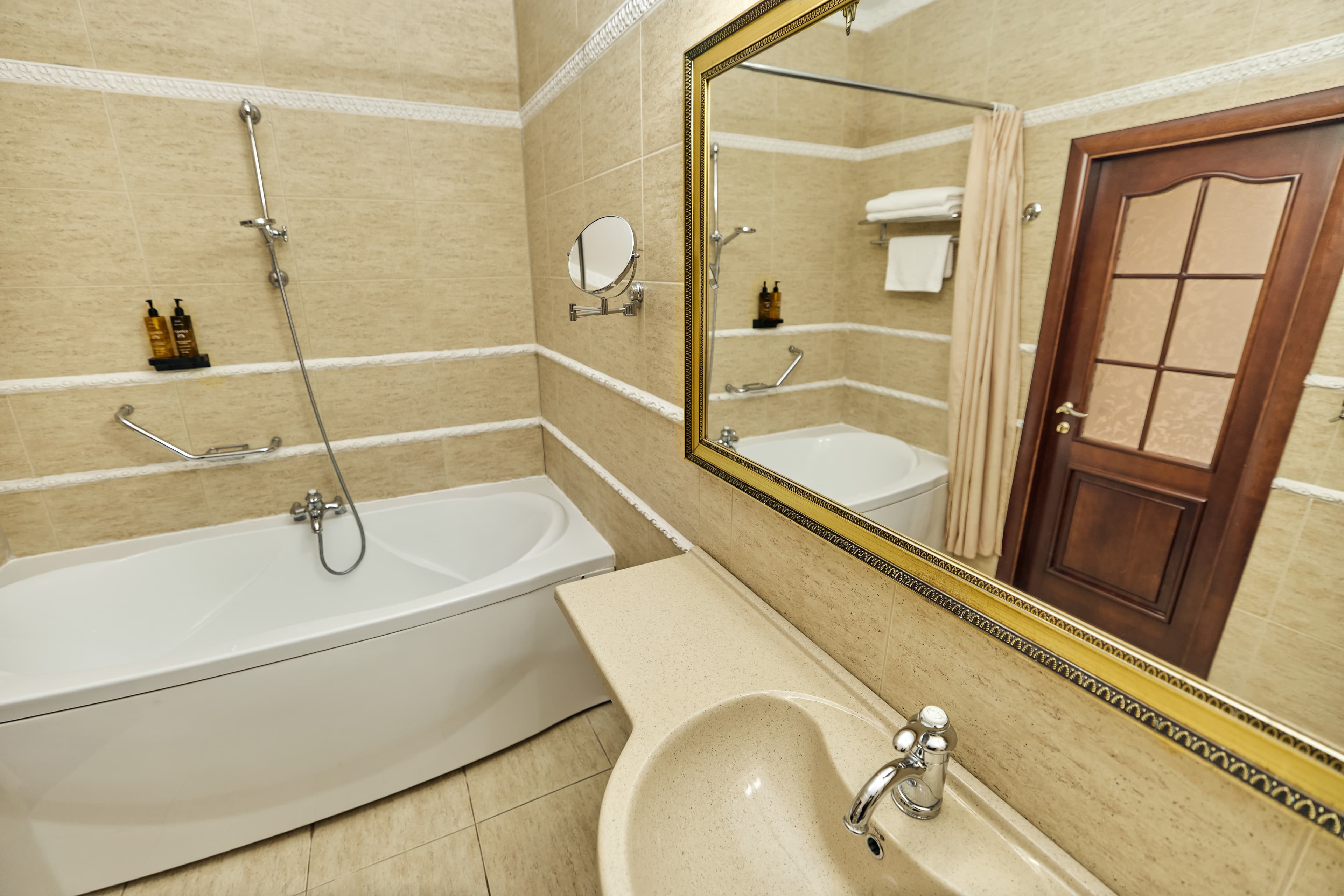 Полулюкс с двумя кроватями gallery image 6